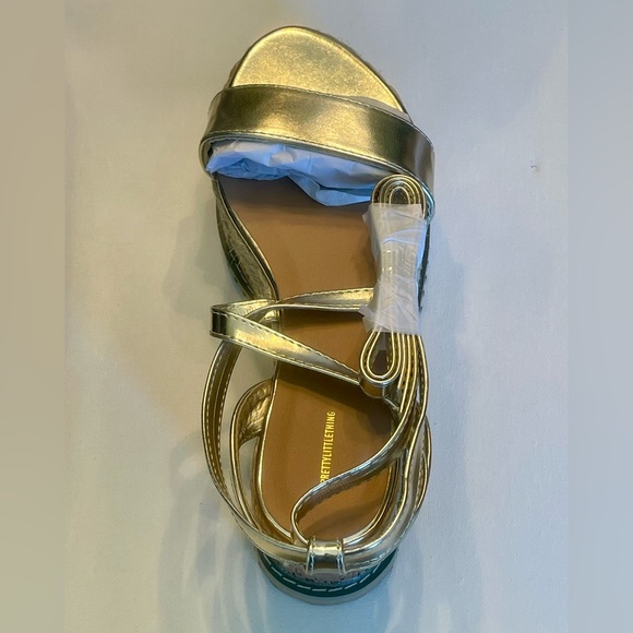NIB PrettyLittleThing Metallic Gold Sandals Size 6/39 in UK/EU and U.S. Size 8 - Picture 5 of 8